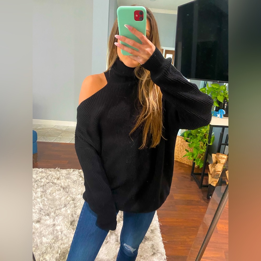 Vici black one shoulder sweater